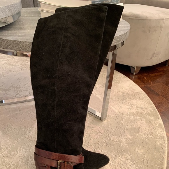 Luxurious Suede tall boots - Picture 2 of 8